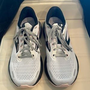 Brooks Adrenaline GTS 22